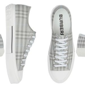 Burberry men low top sneaker. Brand new in box. Size 7.5uk 41.5eur